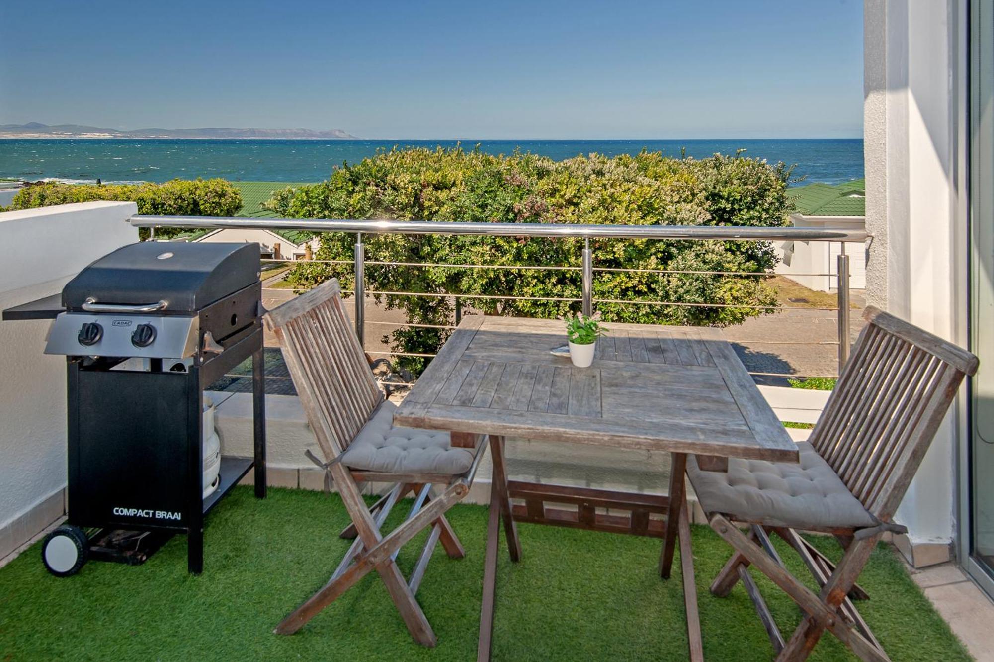 64 Whalerock Estate Apartment Hermanus Bagian luar foto
