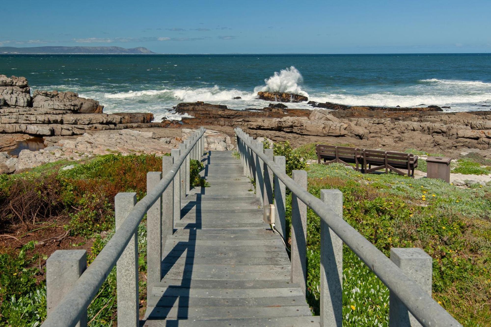 64 Whalerock Estate Apartment Hermanus Bagian luar foto